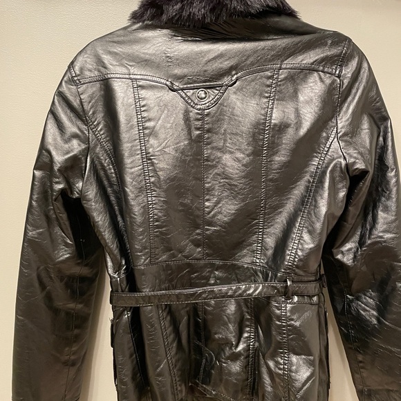 Woman’s jacket - Picture 4 of 6